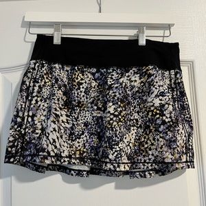 RARE LULULEMON FLORAL PACE RIVAL SKIRT SIZE 4